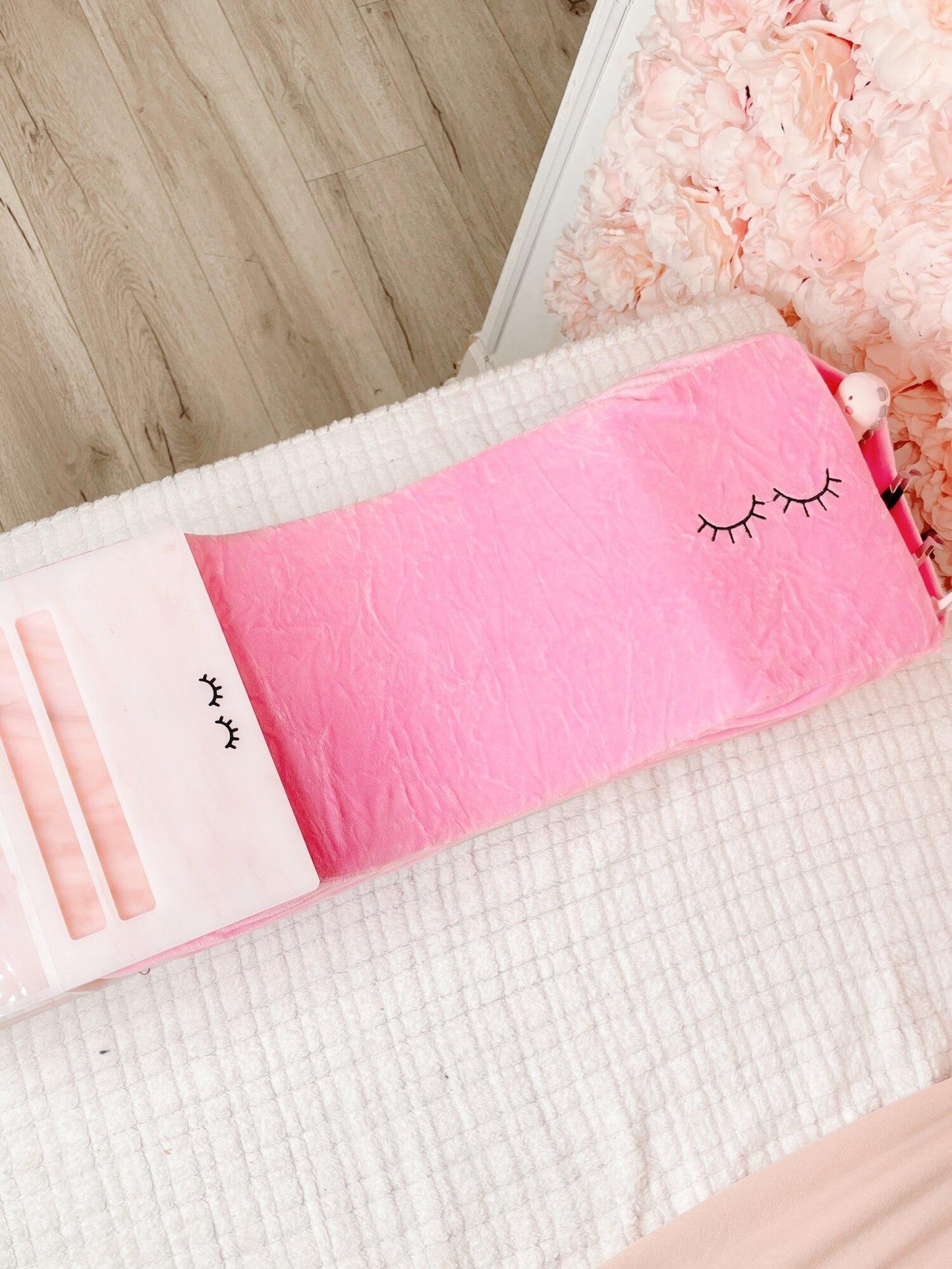 BIG MAMA lash pillow shelf storage