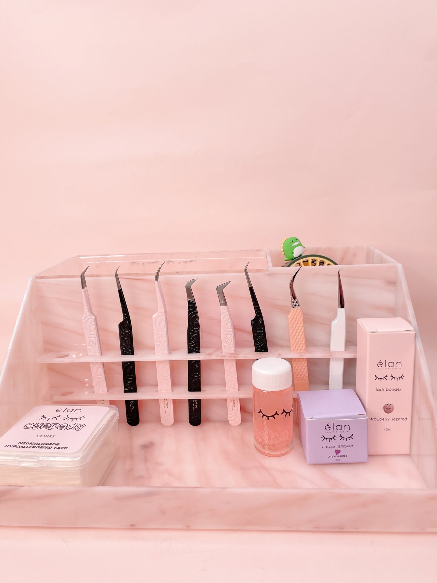 the DREAMY 10 tweezer organizer
