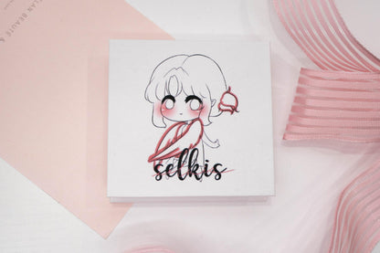 Selkis false eyelash box featuring an illustrated character on a white and pale pink background.