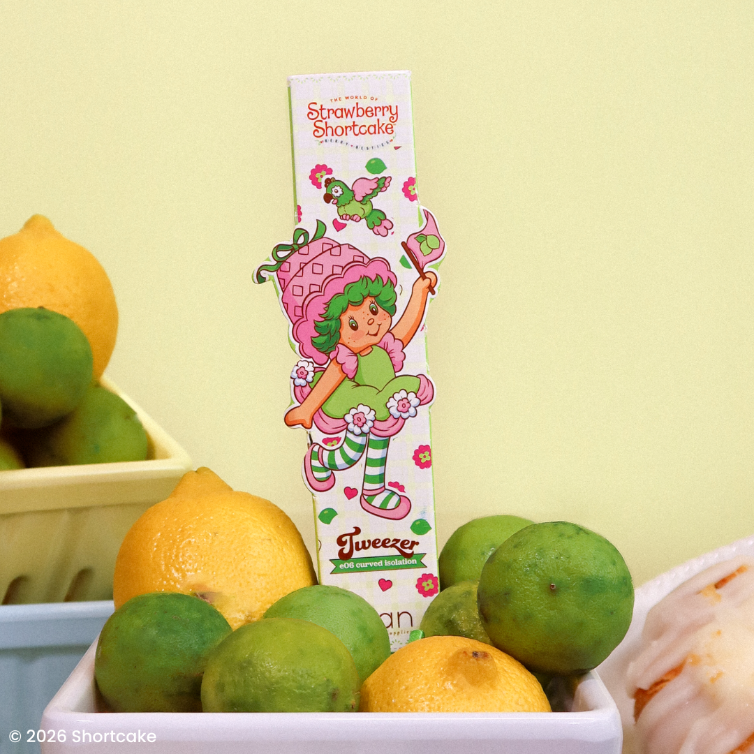 STRAWBERRY SHORTCAKE magnetic case & tweezers bundle
