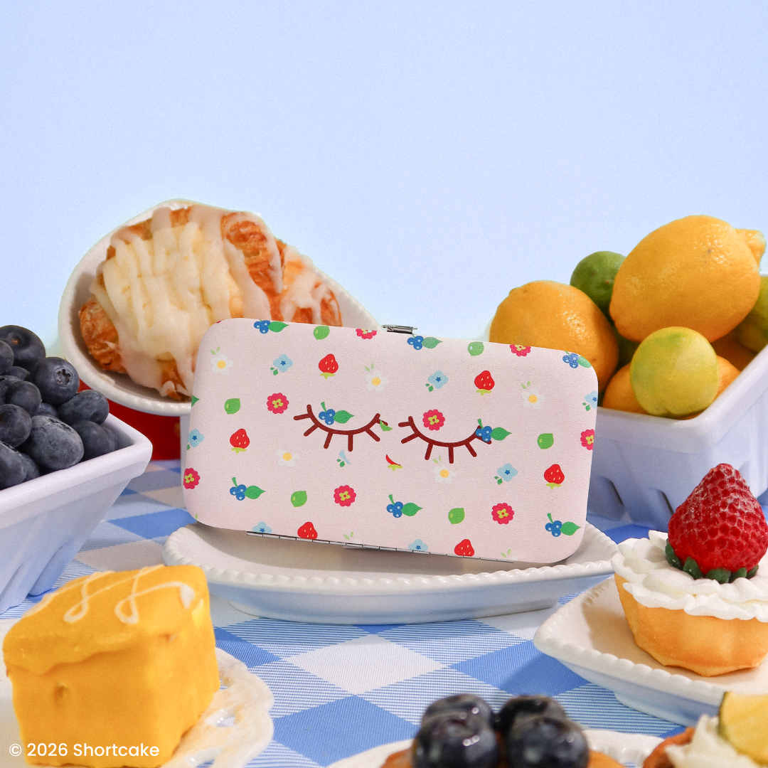 STRAWBERRY SHORTCAKE magnetic case & tweezers bundle